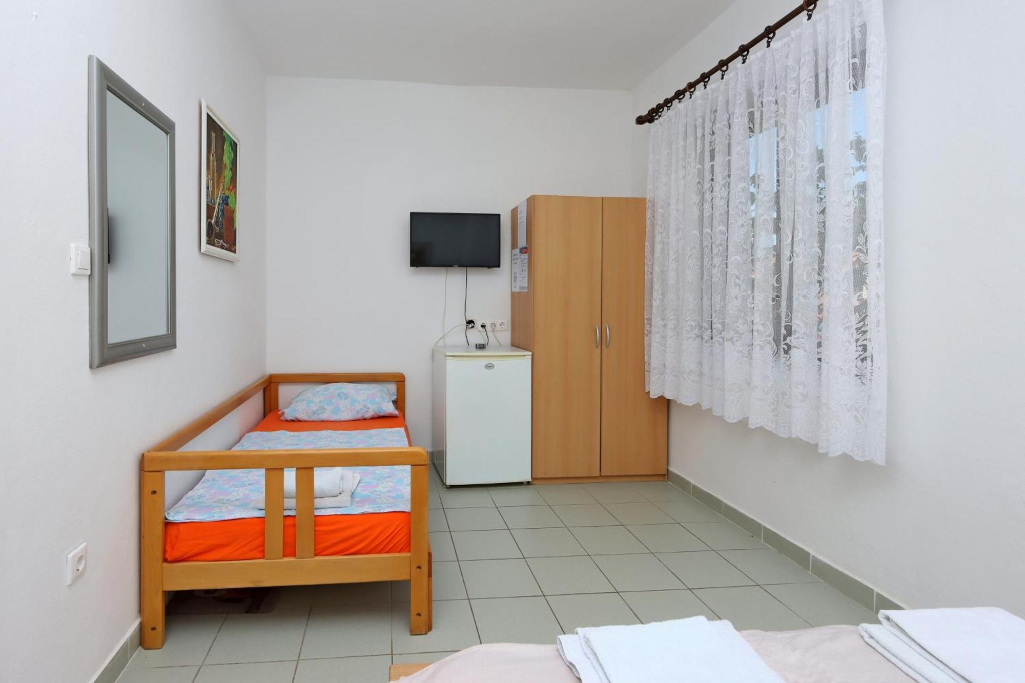 Apartments And Rooms With Parking Space Selce, Crikvenica - 2362 الغرفة الصورة