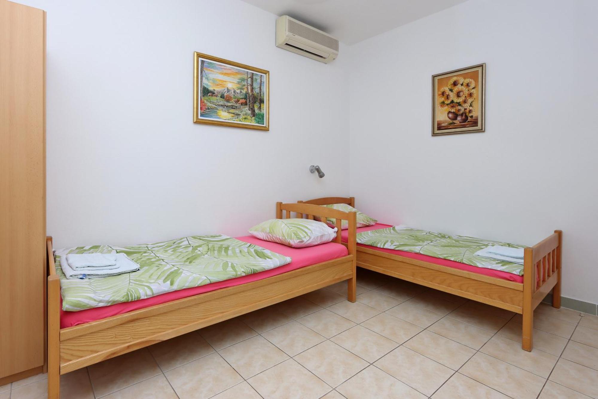 Apartments And Rooms With Parking Space Selce, Crikvenica - 2362 الغرفة الصورة
